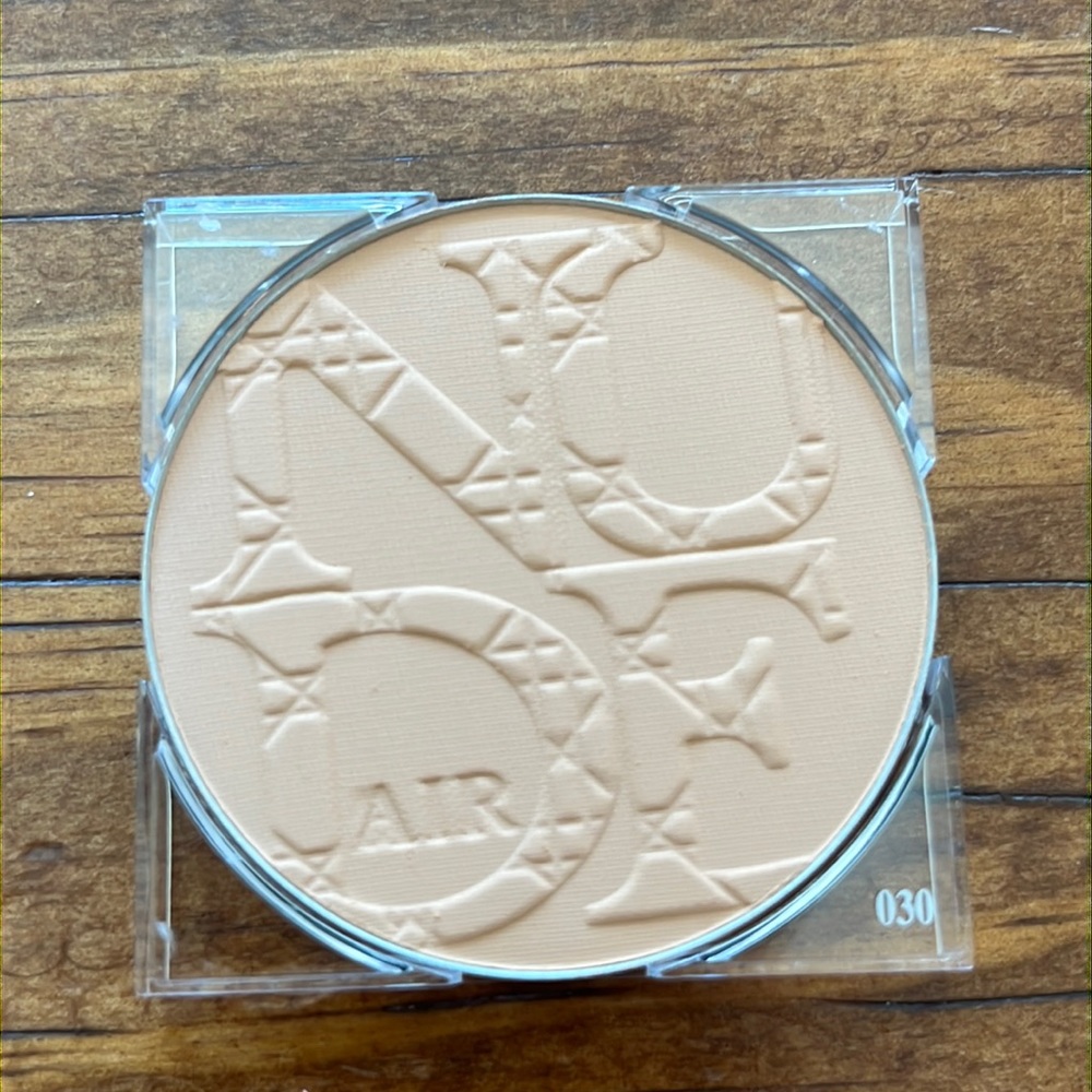 Christian Dior Diorskin Nude Air Healthy Glow Invisible Powder #030